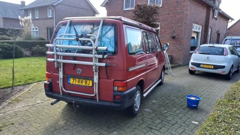Chilly – 6p Volkswagen Westfalia California campervan from 1992