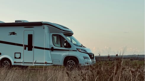 Bluff – Luxury 4 berth Laika Kosmo Motorhome / Camper - Brand New 2024 - Automatic