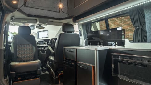Zetland – Professionally Converted HIgh Spec 4-Berth Campervan