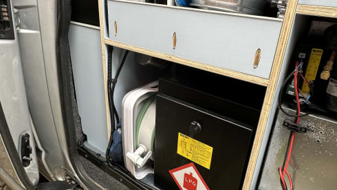 Iona – LWB 4 Berth VW Transporter with 'king size' bed & pop top