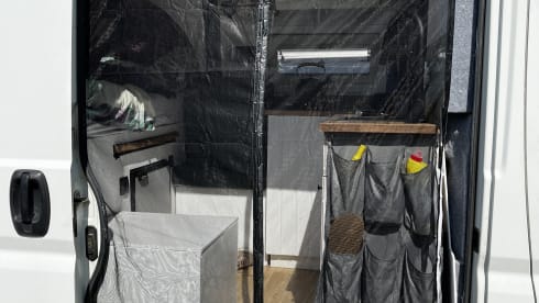 Busje naar Zuid Lara – Wonderful self-built camper bus for 2p