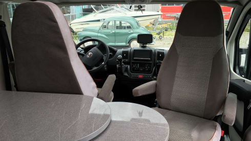 Bussy – Super cool bus camper che riporta la "libertà" a portata di mano!