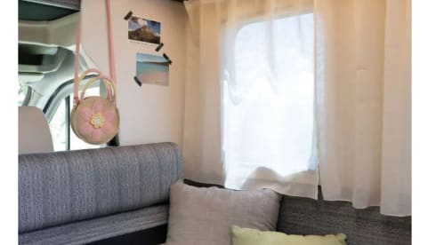Familie camper – 6p Ford alcove uit 2026