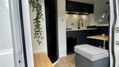 Luxury off grid Volkswagen LWB Crafter 2020 (3 berth)