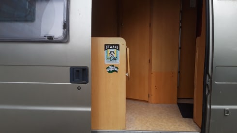 Compact fine Pössl bus factory construction with shower