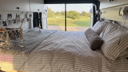 All-in Off-grid Camper bus