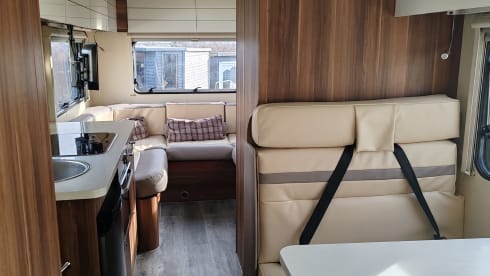 Samantha – Luxury 6 Birth 746 Rollerteam Motorhome