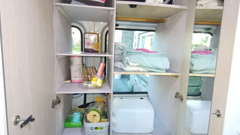 Comfortabel slapen 210x180 bed. En dwarsbed kinderen – 4-seater Mercedes-Benz bus from 2008