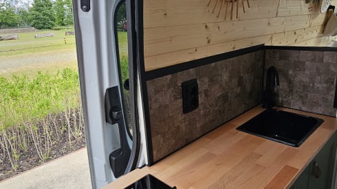Madrid – Sprinter XXL a wonderful compact camper with lots of space!