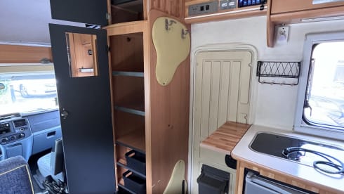 Luxurious neat family camper, 6 seats + belt, fully furnished