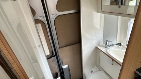 Izzy – 2 berth Renault bus from 2012