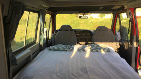 Nugget – On an adventure with a cozy camper 'the Nugget'