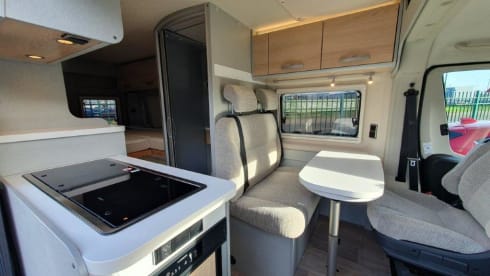 De Grijze XL – Hymer Bus Camper. 4 pers. Automatic 2020
