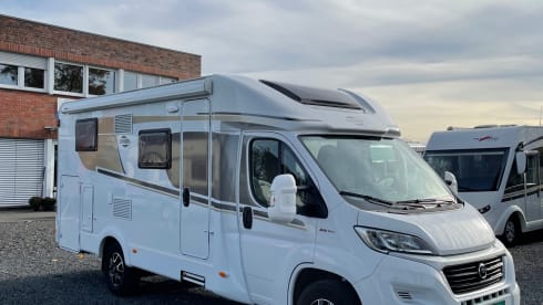 Carado T337 2 person semi-integrated