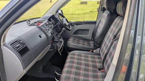 Blu – Dog Friendly CamperVan 