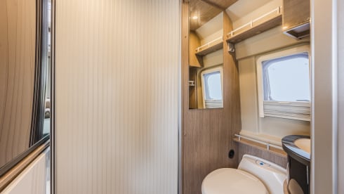 Joy – Beautiful 3p Pössl bus camper from 2020