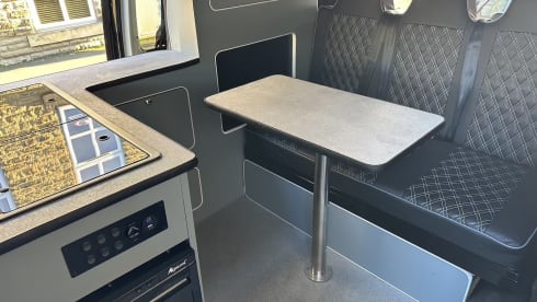 Mam's Van – Nissan-Campingbus mit 4 Schlafplätzen ab 2024