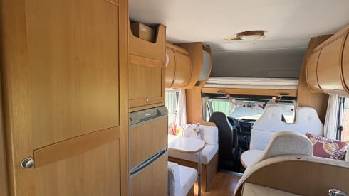 Puur genieten!  – Bellissimo camper con 4 posti letto fissi
