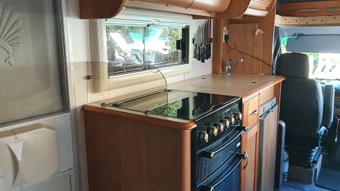 Mabel – 6 Berth Mercedes Auto-Trail 