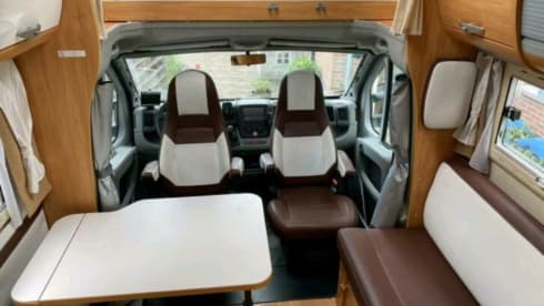 Adriaatje – 6p Adria alcove camper from 2008 The ideal family camper
