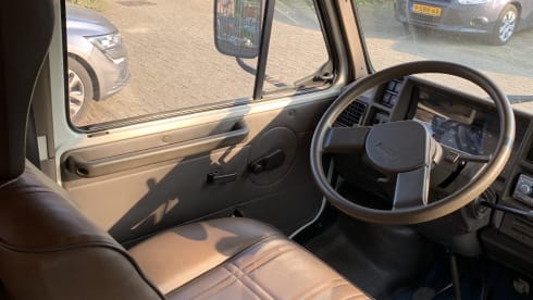 Spacious, neat 1980s family camper (Last 2 weeks of summer '25 discount!)