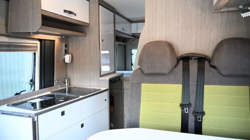 4p Pössl bus uit 2019