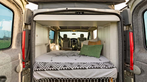 Roza – 4p Renault Camperbus from 2011 - suitable for almost any adventure!