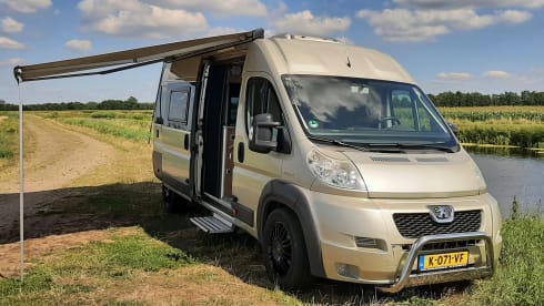 Travelcar – Beautiful cool modern 2 person camper bus