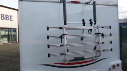 Corry – 5 person camper with electric lifting bed and length beds