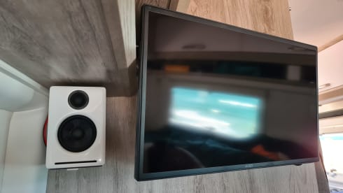 Bigfoot – Campervan, Bravia 636 Swan