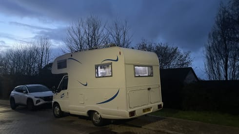 4-Bett, netzunabhängiger, modernisierter Fiat Ducato mit U-Lounge