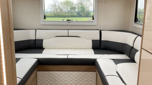 Discovery  – Discovery - 5 berth motorhome