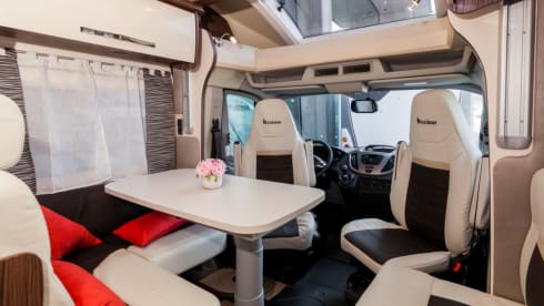 cocoon 463 – 5p Benimar semi-integrated uit 2019