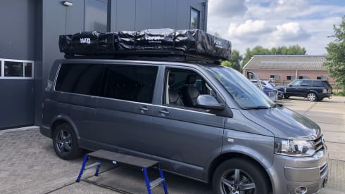 Easy rider  – VW Caravelle 4 pers. Camper van (2 x roof tent)