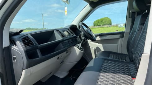 Carrie – 4-Berth Volkswagen Campervan from 2016