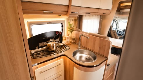 Harry – Camper lussuoso e spazioso, modello 2021 | ideale per 4-5 persone