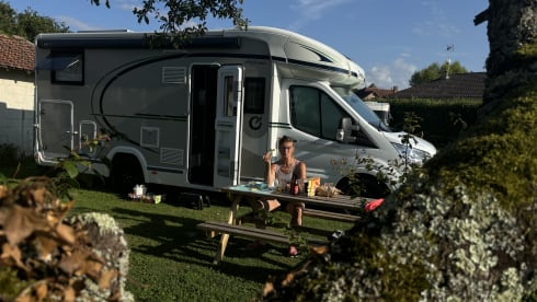 Rientje – 4p Chausson 777 titanium Premium Full Option Semi-Integrated 023