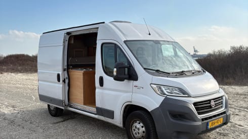 2p Fiat campervan uit 2017