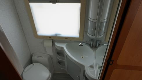 The White Camper – 4 persoons Fiat Ducato camper