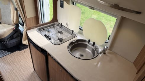 Compact! – Compact camper of 560 length with air conditioning Flash 02