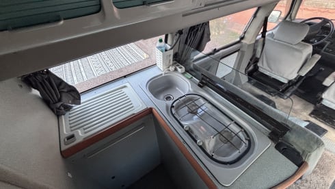 Betty de Bus – 4p Volkswagen campervan uit 1996