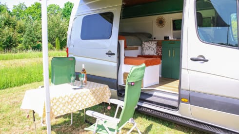Atmospheric off-grid 2p camper bus *new*