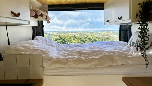 Luxurious off-grid bus from 2021 with a super atmospheric interior 