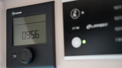 Desert – Premium Outdoor Van Rental