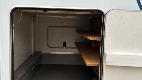 Hymer-Nischenwohnwagen für 6 Personen aus dem Jahr 2001