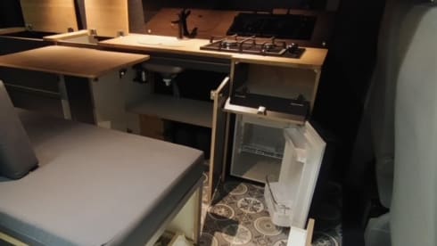 2 pers. Gezellige Camper met nieuw interieur !! – WINTER RATE, from 4 weeks rental, € 50.00 per day!   