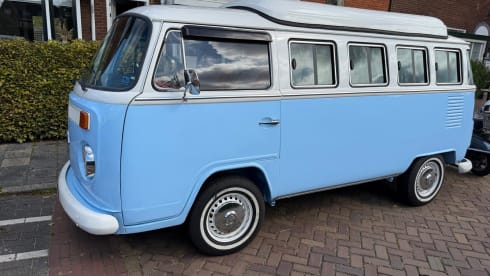 2p Volkswagen campervan uit 1994