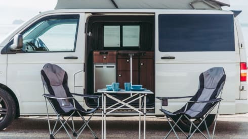 Barbarella – 4 Berth Cosy VW T5 Campervan 