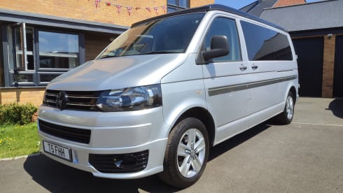 Misty  – *RECENTLY UPGRADED* Fully Heated/ Air-conditioned VW T5 4 berth  Campervan