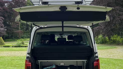 4p Volkswagen campervan uit 2020